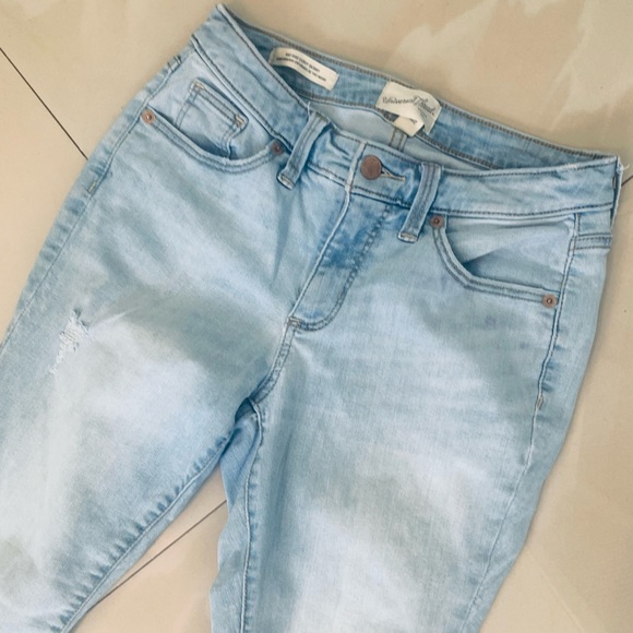 Target Universal thread size 4 / 27R light wash jean distressed denim pants - Picture 8 of 8